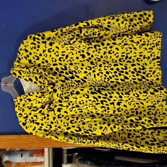 Top - Picture 2 of 2